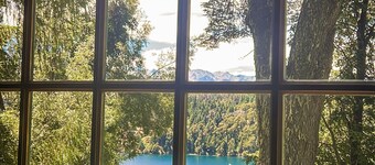 Magical 5 bedroom house over Moreno Lake.