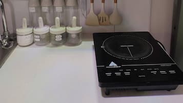 Mikrowelle, Ofen, Geschirrspüler, Kochgeschirr/Geschirr/Besteck