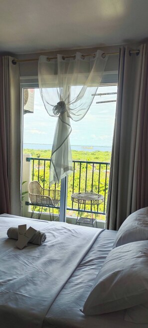 1 bedroom, iron/ironing board, internet, bed sheets