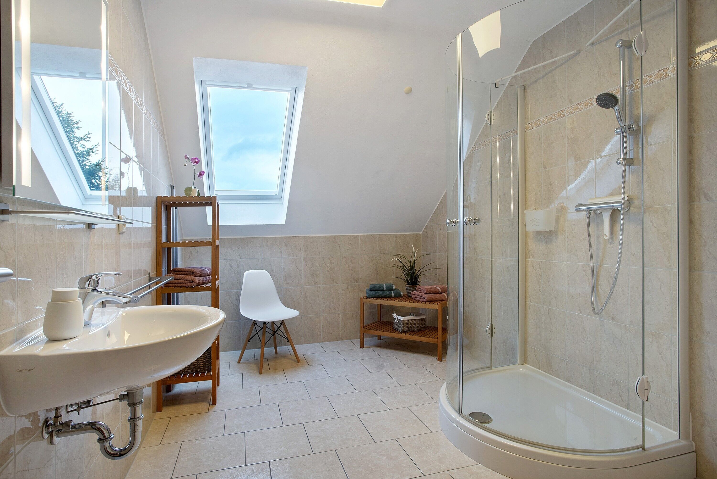 Een douche, een haardroger, handdoeken