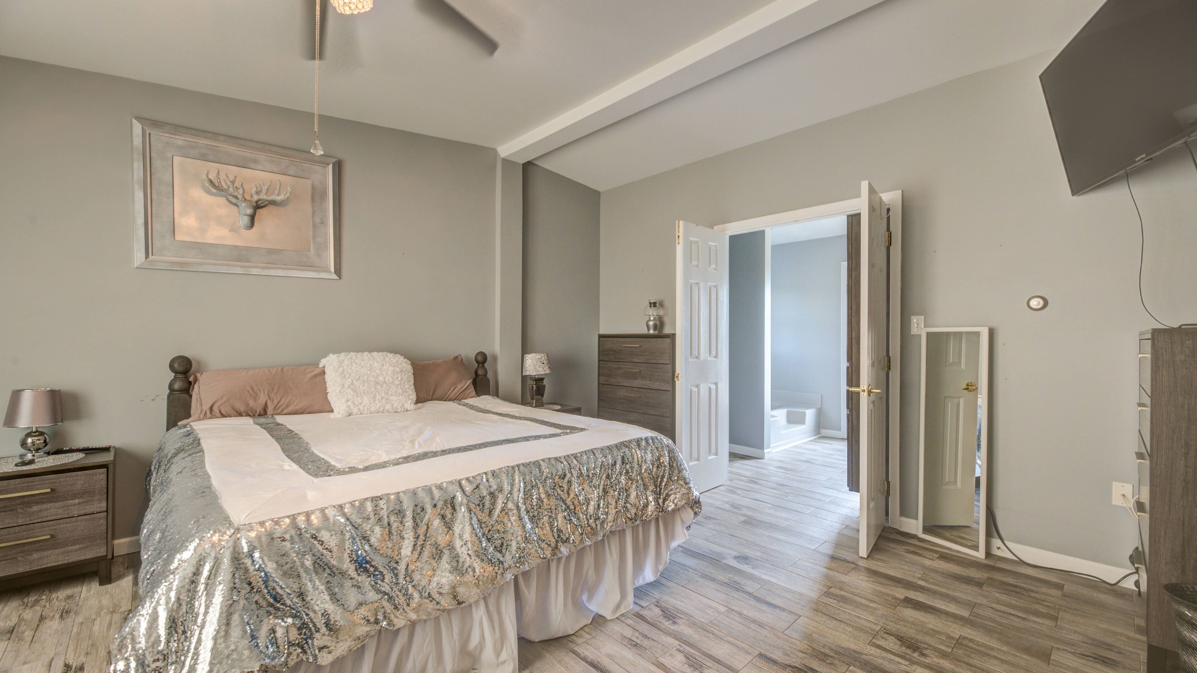 5 bedrooms, iron/ironing board, free WiFi, bed sheets