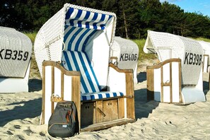 Beach - Apartment 'Schwälbchen' with Shared Garden and Wi-Fi (Fuhlendorf)