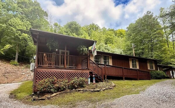 Exterior - Red Oak Cottage (Sassafras)