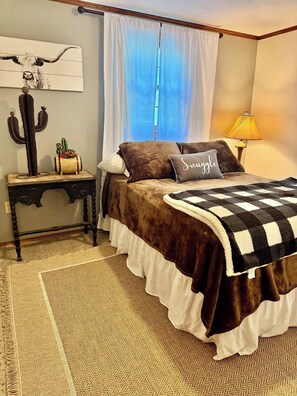 3 bedrooms, iron/ironing board, free WiFi, bed sheets - Red Oak Cottage (Sassafras)