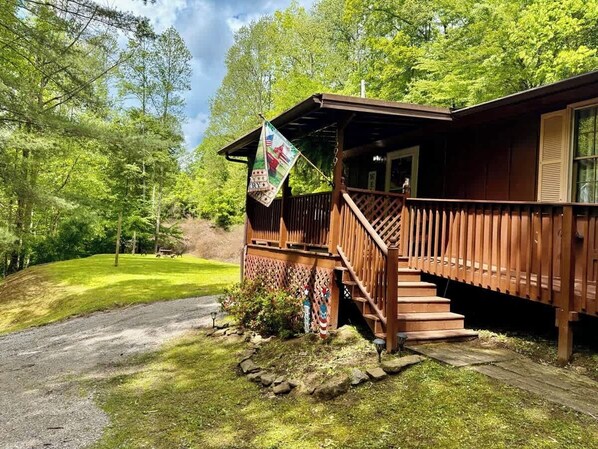 Exterior - Red Oak Cottage (Sassafras)