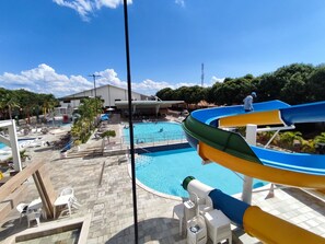 6 piscinas al aire libre, sombrillas, tumbonas