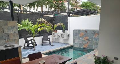 Charming 2-bedroom house with WiFi, AC in Playa del Coco