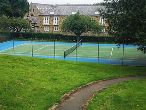 Cottage | Sport court - Steam View Cottage (Keighley)