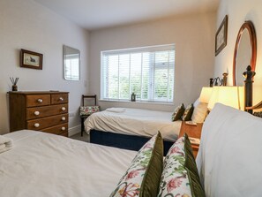 3 bedrooms, individually decorated, individually furnished, free WiFi - The View @ Orchard View (Ashbourne)