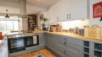 Utensilis de cuina, vaixella i coberteria