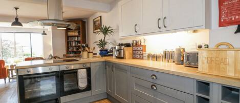 Batterie de cuisine, vaisselle et ustensiles