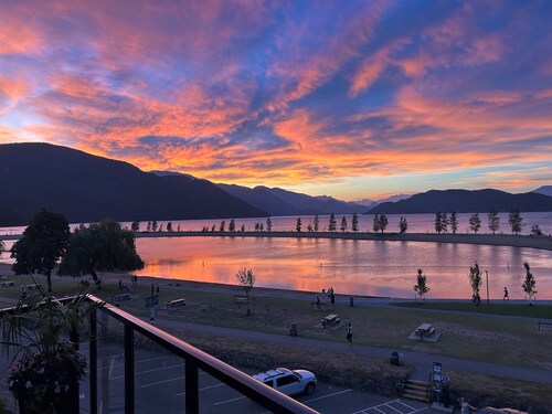 BRAND NEW 3-bedroom/2 bath waterfront condo in lovely Harrison Hot Springs