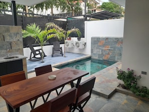 Outdoor dining - Charming 2-bedroom house in enjoyable Playa del Coco with WiFi, AC (Playa del Coco)