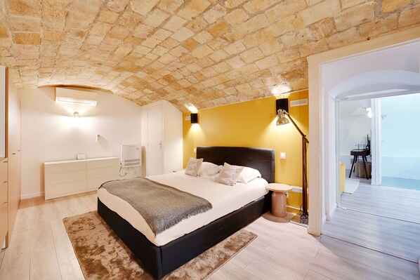 4 bedrooms, iron/ironing board, travel cot, free WiFi
