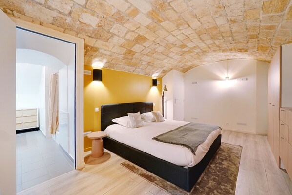 4 makuuhuonetta, silitysrauta/-lauta, vauvan matkasänky, ilmainen Wi-Fi