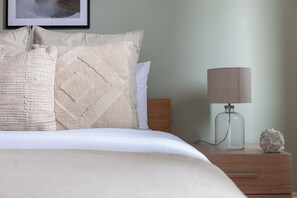 Apartment | Hypo-allergenic bedding, iron/ironing board, cribs/infant beds