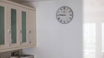 Appartement | Privékeuken | Een koelkast/vriezer, een magnetron, een oven, een kookplaat