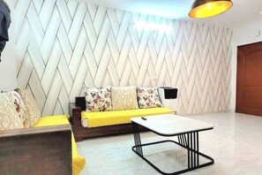 TV - AC Stylish 2bhk Near Hi Street Balewadi (Pune)