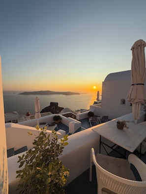Caldera Sunset,Sea View House | Kylpyhuone | Tohvelit