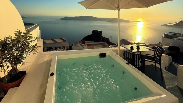 A rooftop pool with a view of the sea and sunset. - Sunset Caldera Sea View Houses  (Santorini)