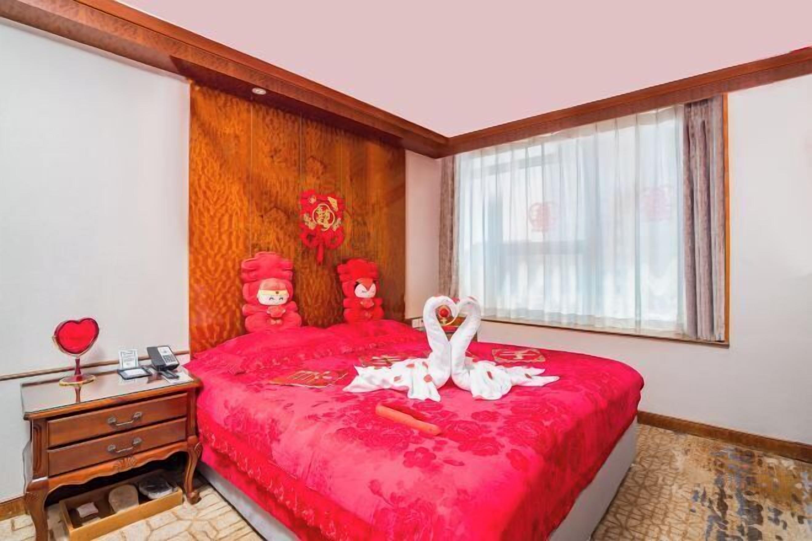 Cribs/infant beds
