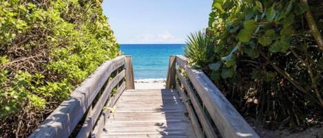 Solsenger og strandhåndklær