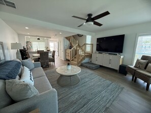 Een smart-tv en een stereo