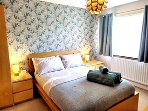 3 bedrooms, iron/ironing board, Internet, bed sheets