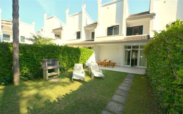 Front of property - Holiday Villa With Garden (Lignano Sabbiadoro)
