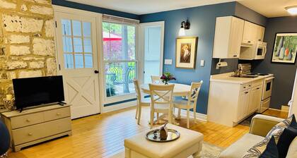 Charming historic 2-bedroom coachhouse in Kingston