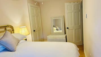 2 bedrooms, iron/ironing board, travel cot, free WiFi