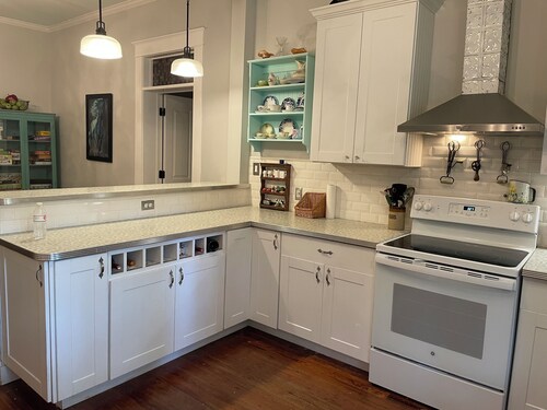 Charming 4-bedroom farmhouse in Magnolia nestled on 2 acres. Miniature horses!