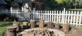 Charming 4-bedroom farmhouse in Magnolia nestled on 2 acres. Miniature horses!