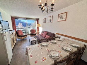 TV - 2-room apartment for 6 people in Notre-Dame-de-Bellecombe (Notre-Dame-de-Bellecombe)