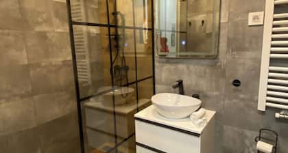 Charming 2-bedroom apartment with AC, WiFi in cool Banjaluka
