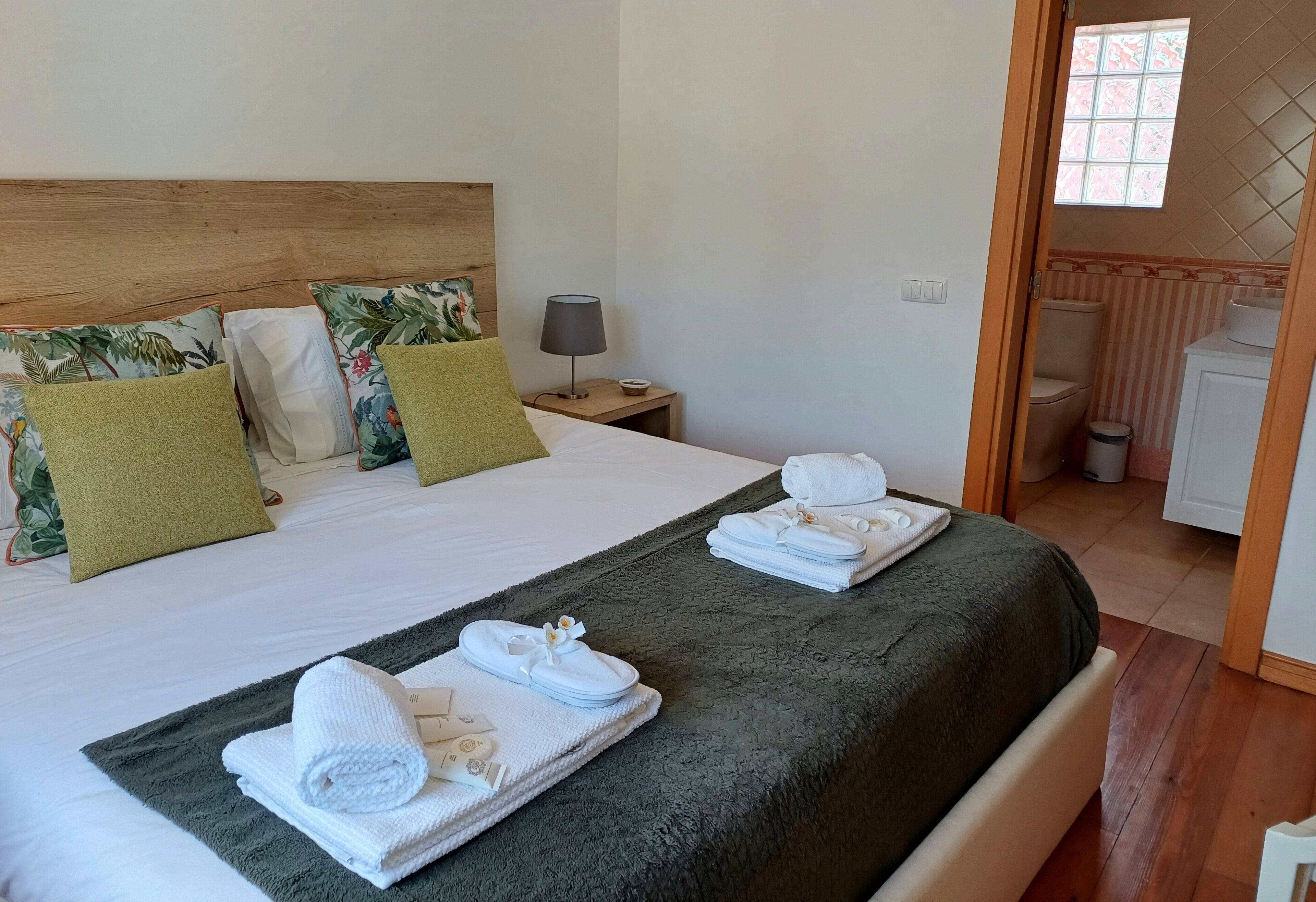 4 chambres, fer et planche à repasser, lit parapluie, Wi-Fi gratuit