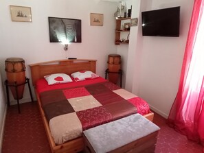 4 bedrooms, iron/ironing board, bed sheets