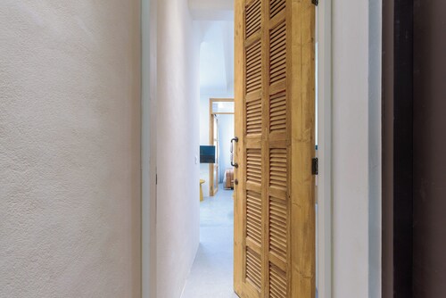 Daisy 2BR Apartment In Gemmayze