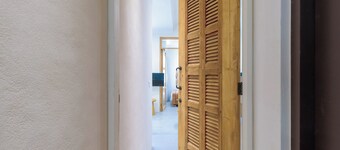 Daisy 2BR Apartment In Gemmayze