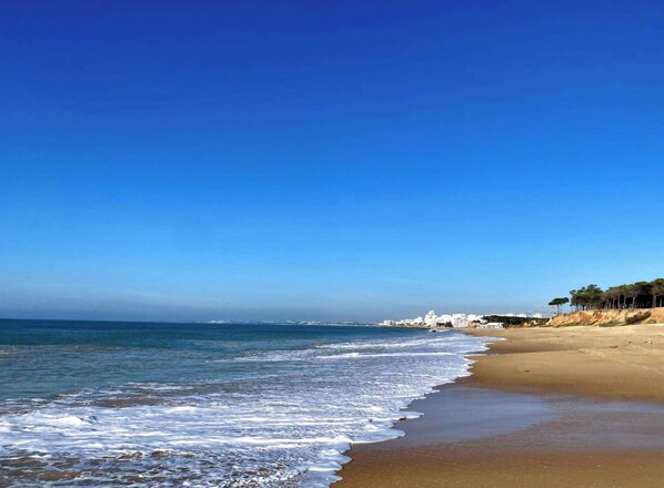 Beach nearby, sun-loungers, beach towels