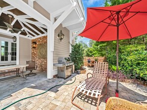 Casa, varias camas (Villa Serene) | Restaurante al aire libre