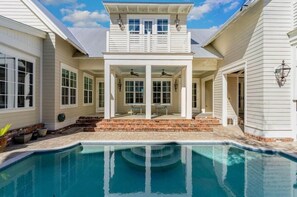 Casa, varias camas (Villa Serene) | Piscina | Una piscina al aire libre