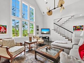 独立别墅, 多张床 (Villa Serene) | 起居区 | 电视