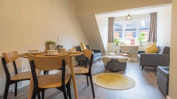 Apartamento, 2 habitaciones, no fumadores | Servicio de comidas en la habitación