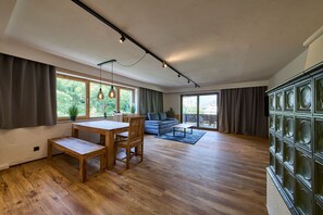 Comfort Apartment, 2 Bedrooms, Mountain View | Living area