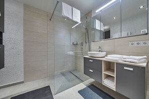 Comfort-Apartment, 2 Schlafzimmer, Bergblick | Badezimmer