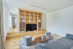 Smart TV, books, stereo