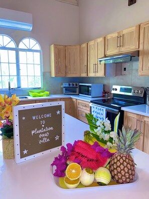 Private kitchen - Spacious 5-bedroom villa with fantastic views of Tobago (Tobago)