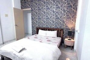 2 bedrooms, iron/ironing board, WiFi, bed sheets