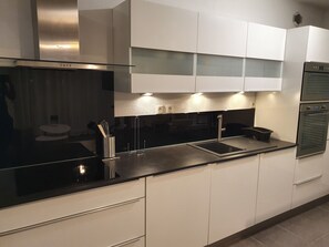 Microwave, oven, stovetop, dishwasher